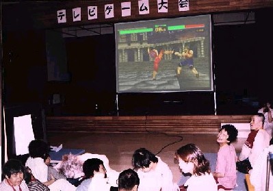 写真:ゲーム大会の様子 写真:ゲーム大会の様子